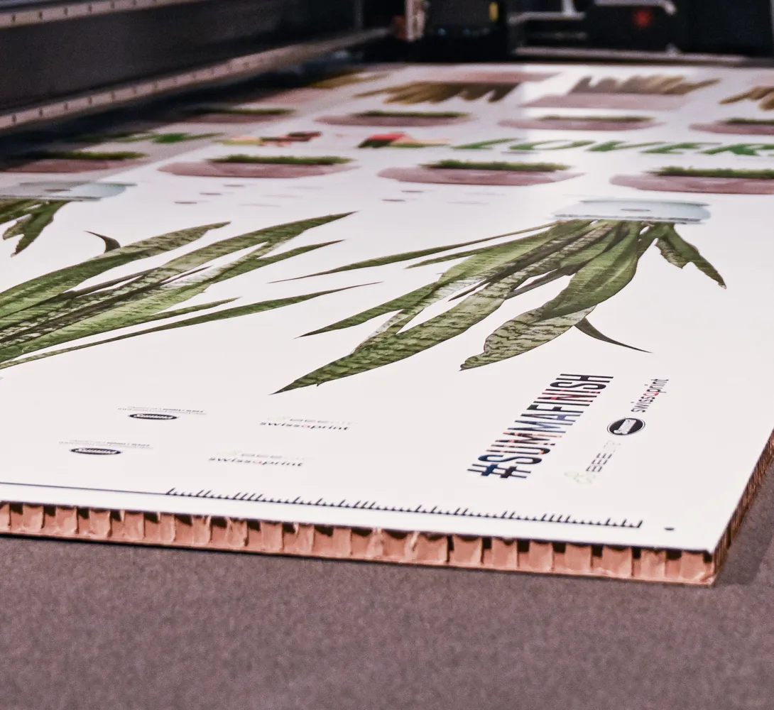 Printed corrugated board on a digital cutting table